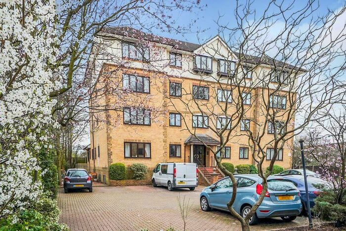 1 Bedroom Flat To Rent In Rothesay Avenue, London, SW20
