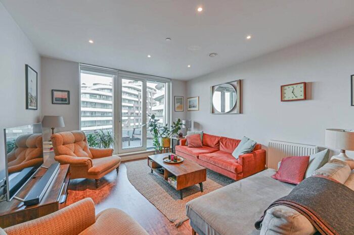 2 Bedroom Flat For Sale In Valetta House, Battersea Park, London, SW11