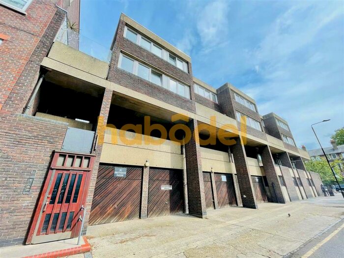 4 Bedroom Flat To Rent In Victoria Park Square, Bethnal Green, London, E2