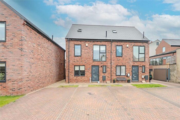 3 Bedroom Semi Detached House For Sale In St. Johns View, Farsley, Pudsey, LS28