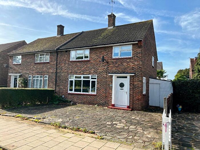 4 Bedroom Semi-Detached House To Rent In Gooshays Drive, Romford, RM3