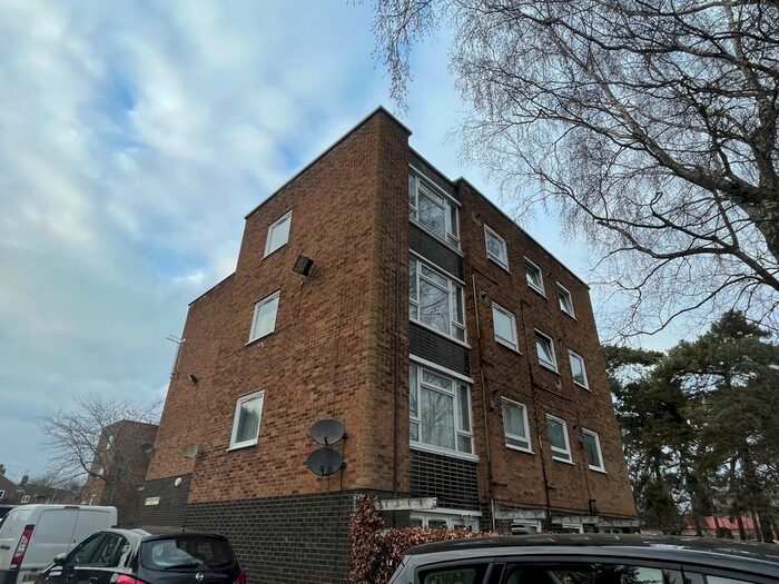 1 Bedroom Studio To Rent In Hollybush Lane, Welwyn Garden City, AL7