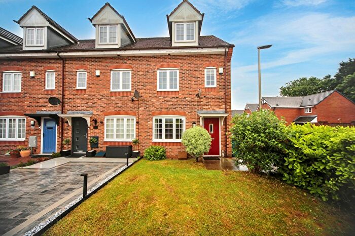 3 Bedroom End Of Terrace House For Sale In Martindale Crescent, Wigan, WN5