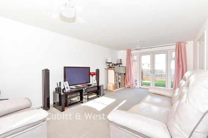 4 Bedroom Detached House For Sale In Pakenham Road, Waterlooville, Hampshire, PO7