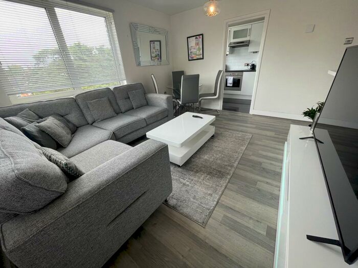 2 Bedroom Flat To Rent In Princess Road, Poole, BH12