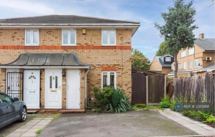 2 Bedroom End Of Terrace House To Rent In Lymington Close, London, E6