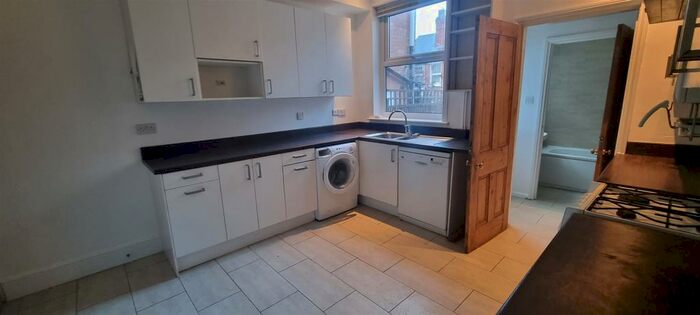 3 Bedroom End Of Terrace House To Rent In Harcourt Road, Nottingham, NG7