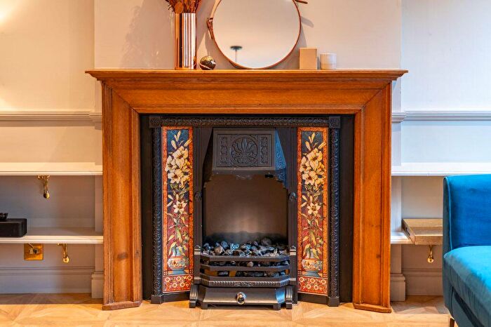 2 Bedroom Flat For Sale In / Ettrickdale Place, Stockbridge, Edinburgh, EH3