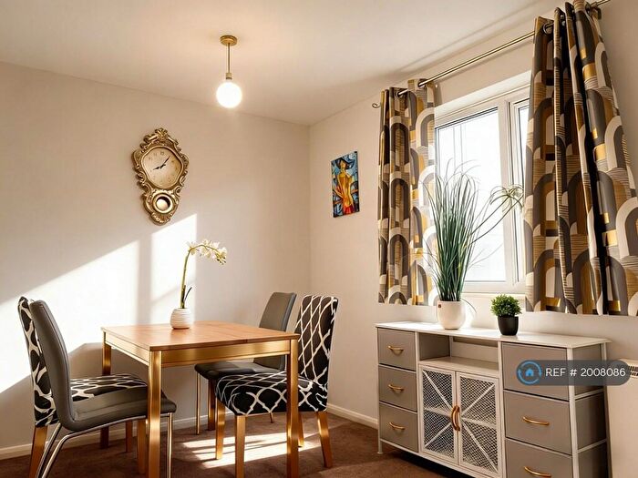 2 Bedroom Flat To Rent In Tamarin Gardens, Cambridge, CB1