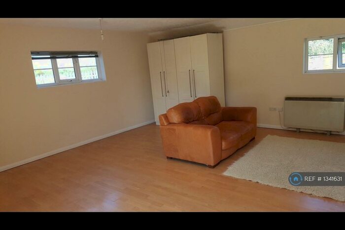 1 Bedroom Bungalow To Rent In Hillcrest House, Ashbrook, Hitchin, SG4