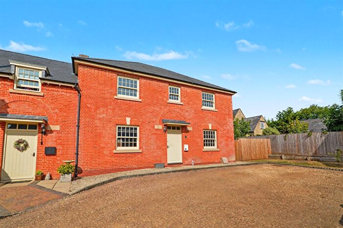 4 Bedroom Semi Detached House To Rent In The Elms, Silverstone, NN12