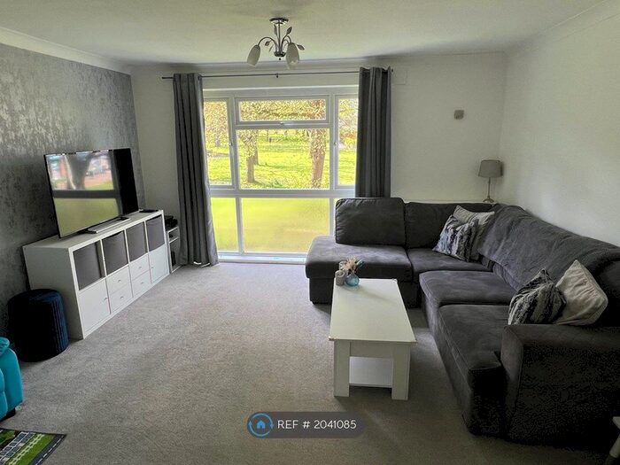 2 Bedroom Flat To Rent In Nares Road, Gillingham, ME8