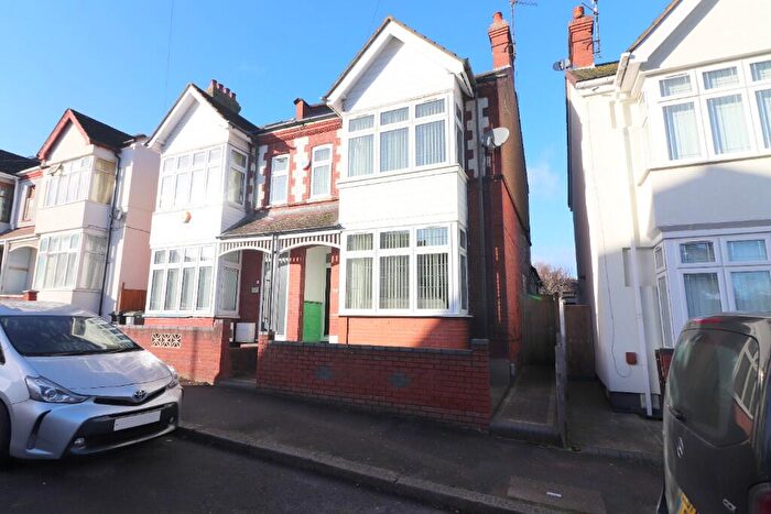 3 Bedroom Semi Detached House For Sale In Conway Road, Luton, Bedfordshire, LU4