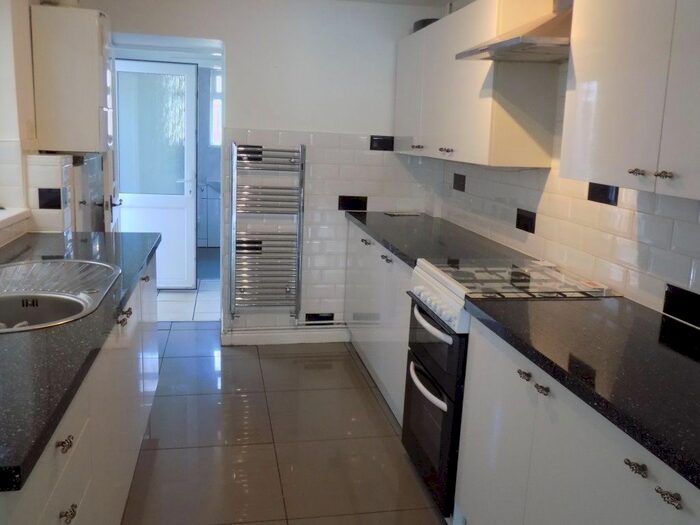 3 Bedroom Property To Rent In Park Street, Tonna, Neath, SA11