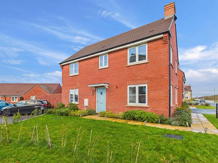 4 Bedroom Detached House For Sale In Farmhouse Road, Gloucester, GL3