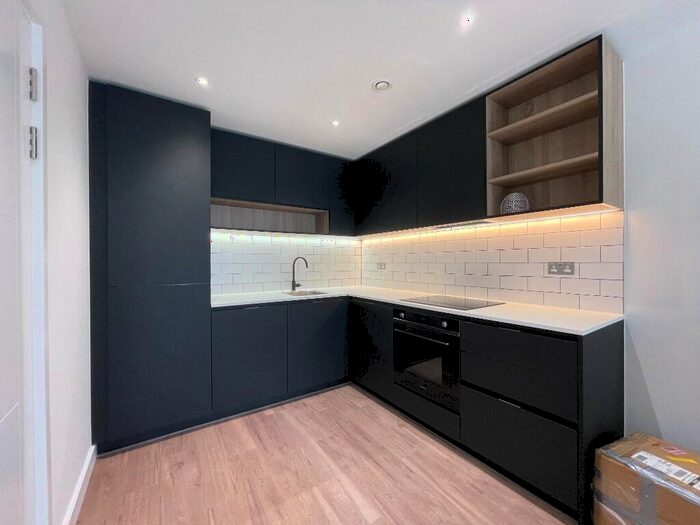 1 Bedroom Apartment For Sale In Beaufort Square, London, NW9