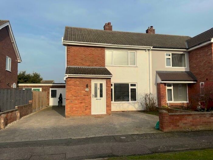 3 Bedroom Semi-Detached House To Rent In Conway Crescent, Brickhill, MK41