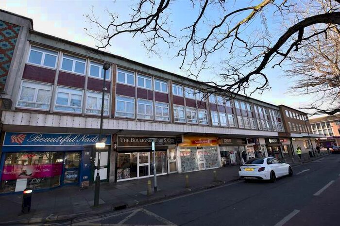 1 Bedroom Flat To Rent In The Boulevard, Crawley, RH10