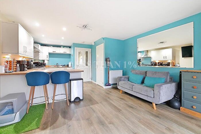 3 Bedroom Terraced House For Sale In Lockgate Road -, NN4