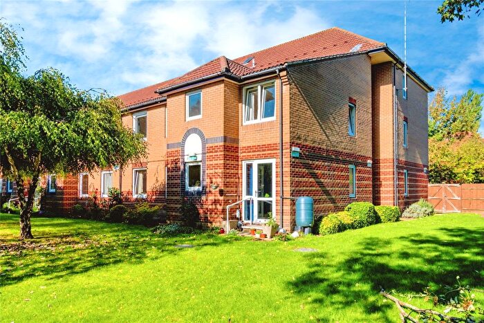 2 Bedroom Flat For Sale In Dawtrey Court, Southampton, SO17