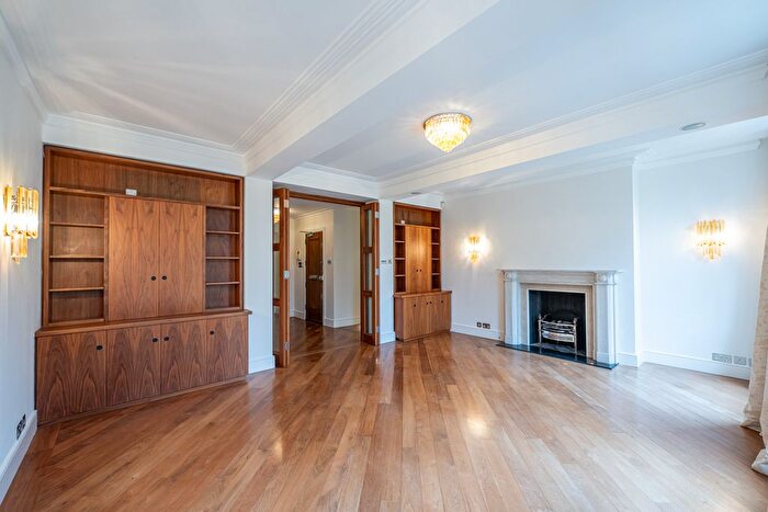 3 Bedroom Flat To Rent In Lowndes Square, London, SW1X