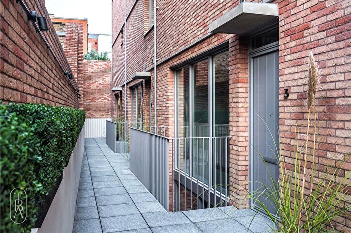 3 Bedroom Terraced House To Rent In Lamb Lane, London Fields, London, E8