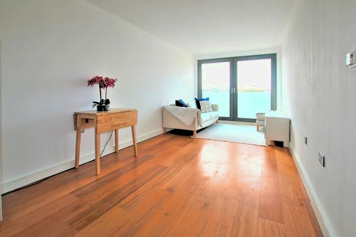 1 Bedroom Flat To Rent In High Street, Slough, SL1