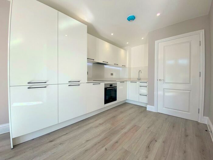 1 Bedroom Flat To Rent In North Kingston, KT2