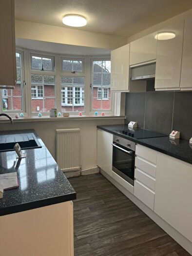 2 Bedroom Apartment To Rent In Minster Court, Nottingham, NG5