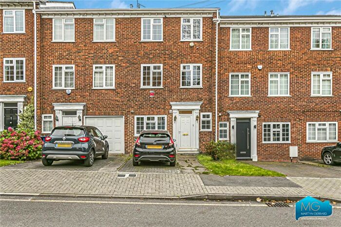 4 Bedroom Terraced House To Rent In Oakview Gardens, East Finchley, London, N2
