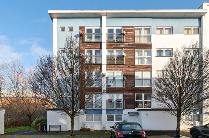 2 Bedroom Apartment For Sale In Acorn Avenue, Poole, Dorset, BH15