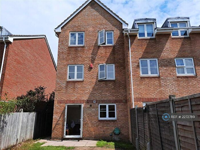 3 Bedroom End Of Terrace House To Rent In Old School Place, Croydon, CR0