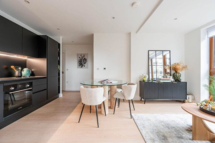 1 Bedroom Flat To Rent In Dod Street, Bow, London, E14