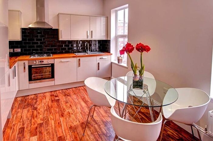 3 Bedroom Flat To Rent In Upper Richmond Road, Putney, London, SW15