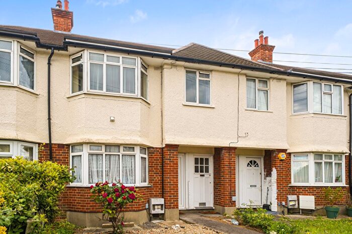 Maisonette For Sale In Wide Way, Mitcham, CR4