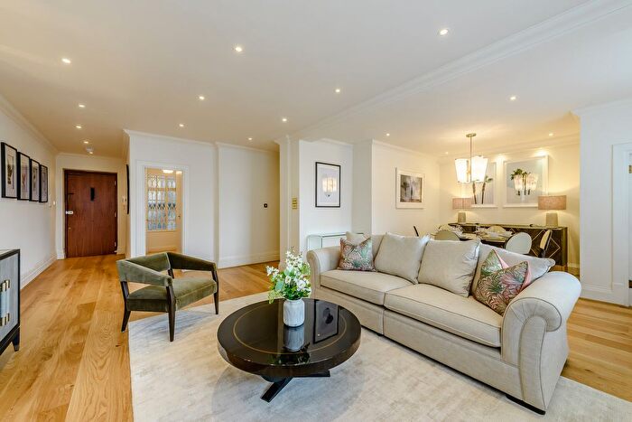 3 Bedroom Flat To Rent In Park Road, London, NW8