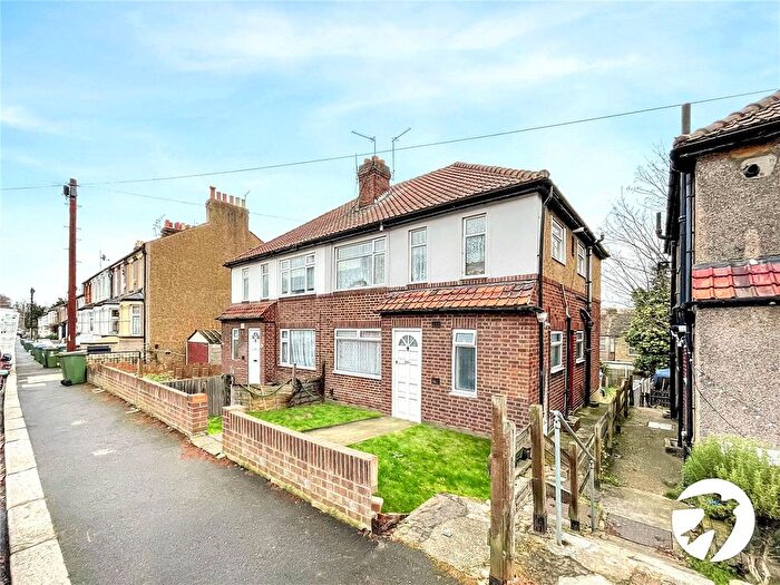 2 Bedroom Maisonette For Sale In Holly Hill Road, Erith, Kent, DA8
