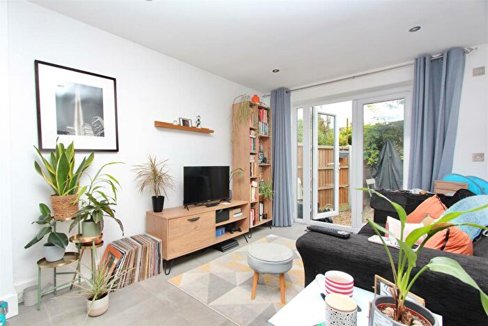2 Bedroom Flat To Rent In Ravenstone Road, N8