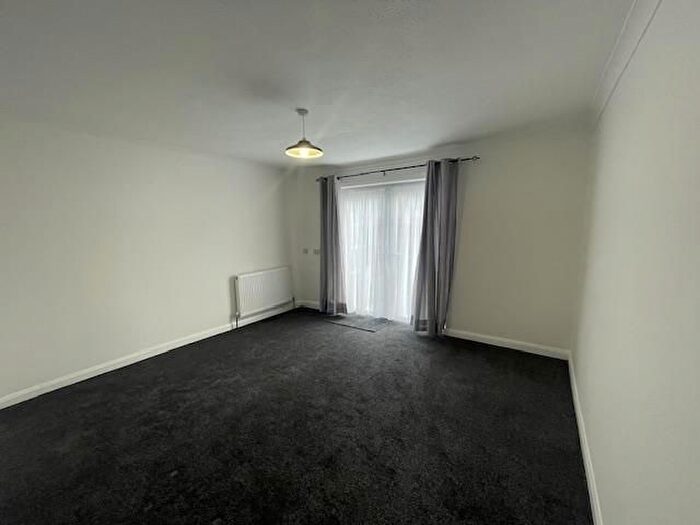 4 Bedroom Semi-Detached House To Rent In Maple Road, Yeading, Hayes, UB4