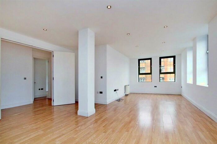 2 Bedroom Apartment To Rent In Gallery Apartments, Commercial Road, Whitechapel, London, E1