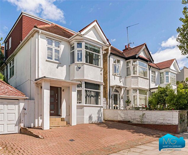 5 Bedroom Detached House For Sale In Holly Park, London, N3