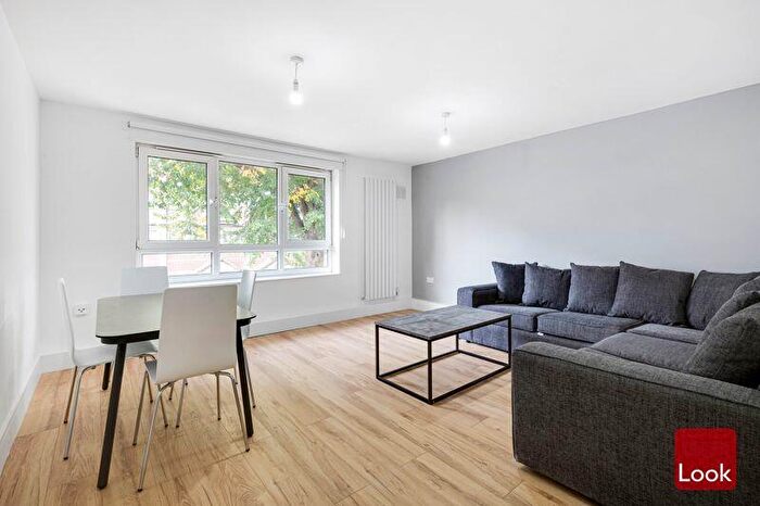 4 Bedroom Apartment To Rent In Whitear Walk, Stratford, E15