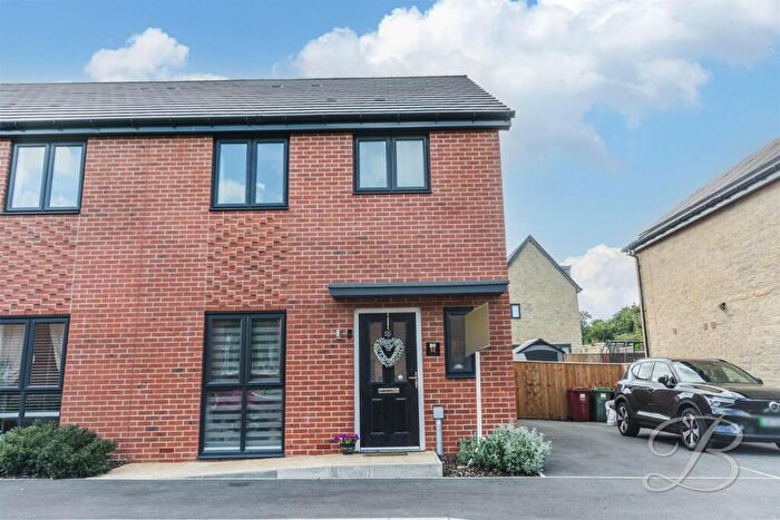 3 Bedroom Semi-Detached House For Sale In Foxglove Way, Shirebrook, Mansfield, NG20
