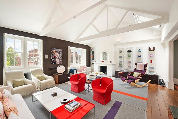 3 Bedroom Flat To Rent In Cadogan Square, London, SW1X