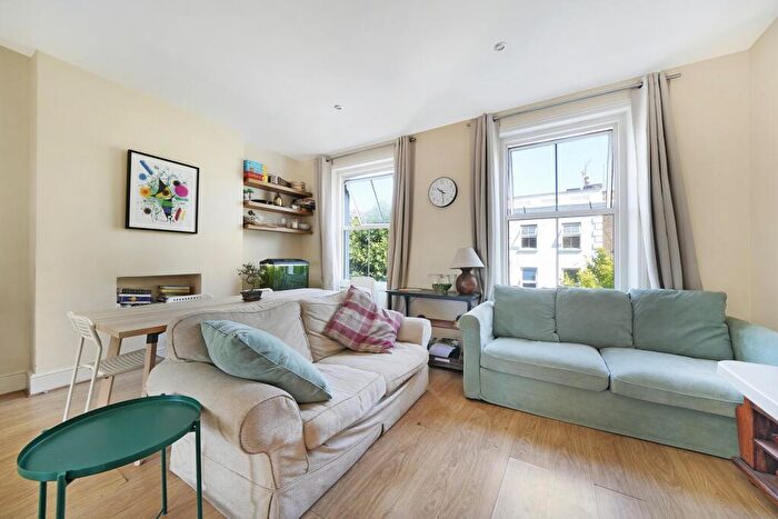 3 Bedroom Maisonette For Sale In Falkland Road, Kentish Town, NW5