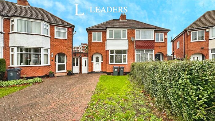3 Bedroom Semi Detached House For Sale In Sylvan Avenue, Birmingham, West Midlands, B31