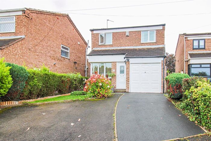 3 Bedroom Detached House For Sale In Forest Close, Wakefield, WF1