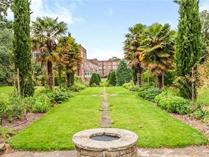 2 Bedroom Flat For Sale In Meadowside, East Twickenham, TW1