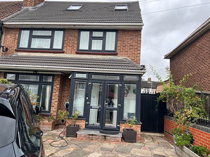 6 Bedroom Terraced House To Rent In Southwold Drive, Barking, IG11