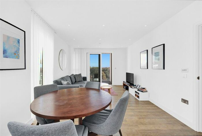 2 Bedroom Flat To Rent In Collet House, Wandsworth Road, London, SW8